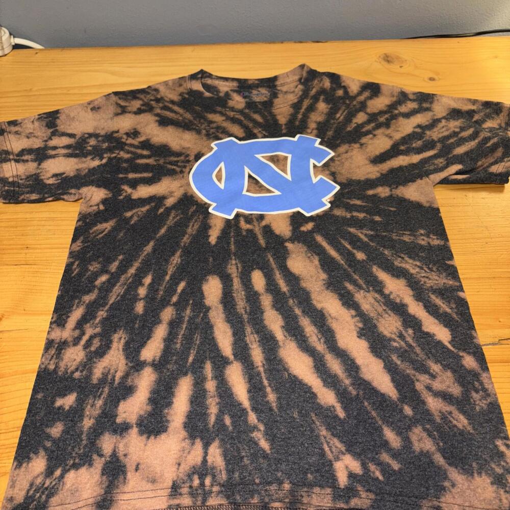 university of North Carolina, Small. EUC, Champion Tag, Pit To Pit 17.5” Unique‎